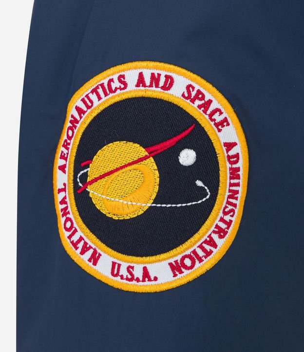 Campera Rompevientos con Capucha y Estampa Nasa 11