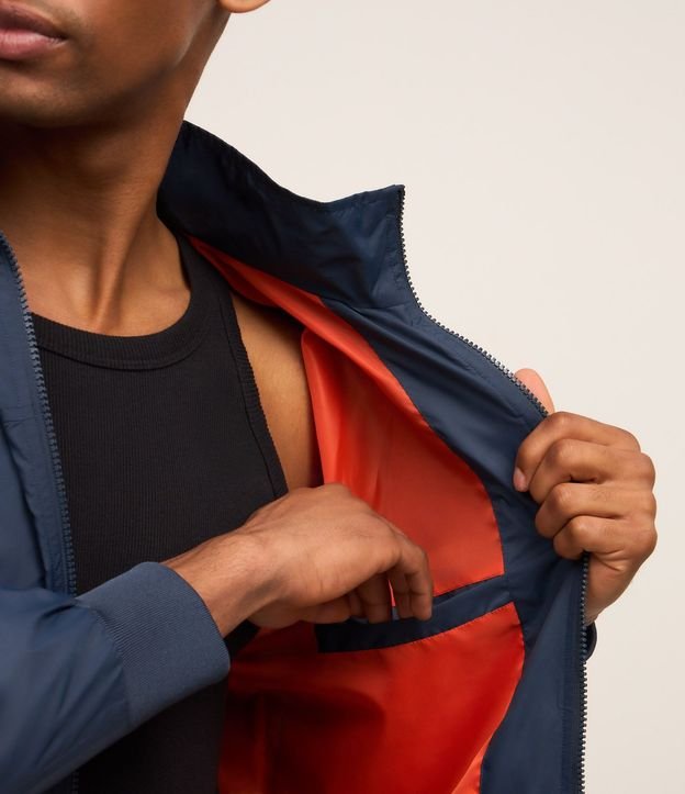 Campera Rompevientos con Capucha y Estampa Nasa 6