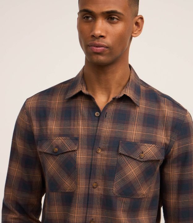 Camisa Comfort en Franela con Estampa de Cuadros 4
