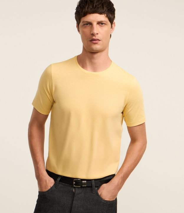 Remera Slim Básica en Algodón Peruano con Cuello Redondo