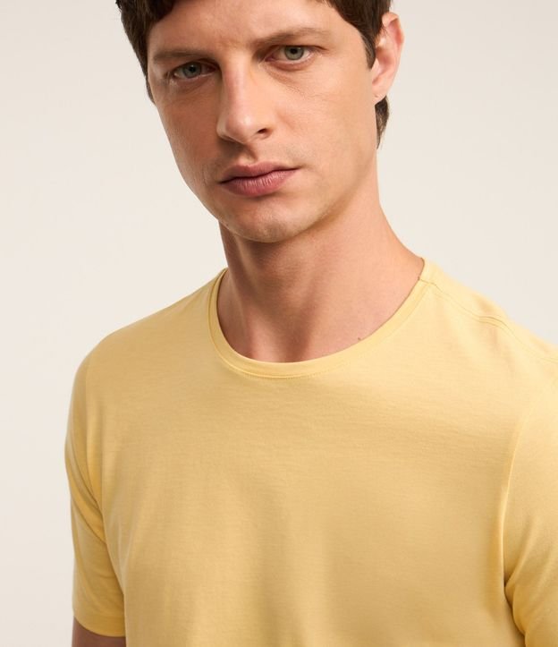Remera Slim Básica en Algodón Peruano con Cuello Redondo 3
