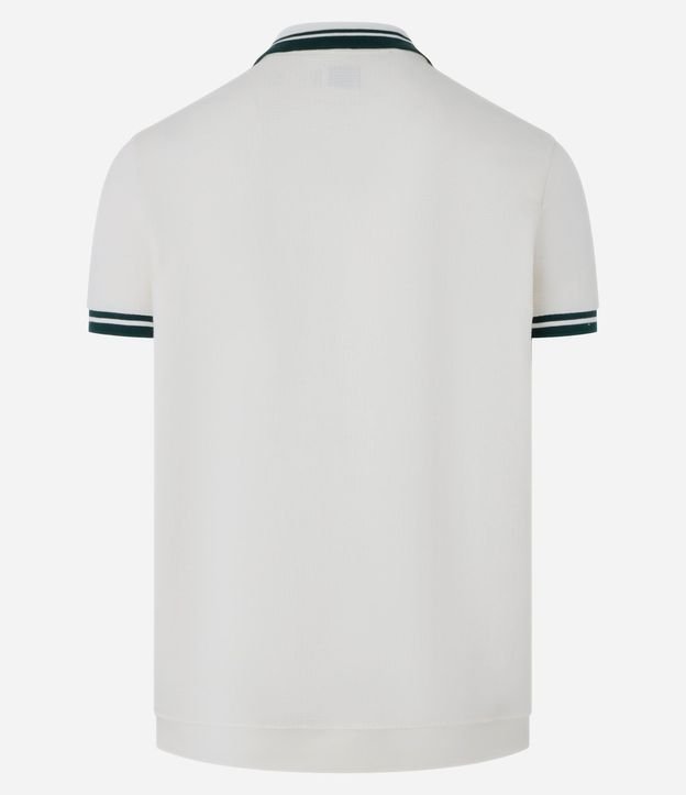 Remera Polo Comfort con Detalles Contrastantes y Estampa de Escudo 6