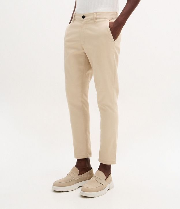 Pantalón Slim en Sarga Cintura con Trabillas y Bolsillo 2