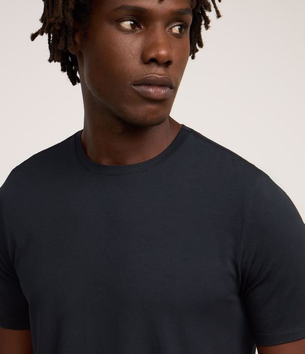 Remera Comfort en Modal con Cuello Redondo 4