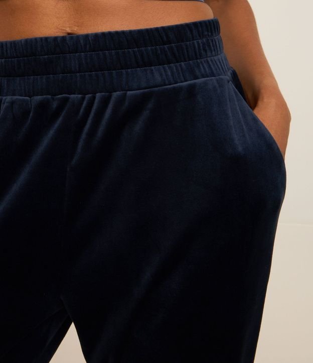 Pantalón Deportivo en Microfibra con Cintura Elástica 4
