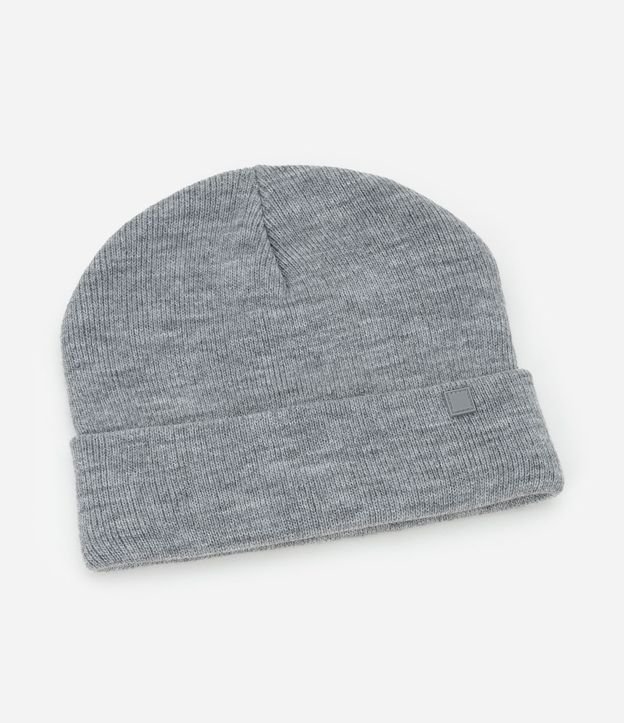Gorro de Punto con Borde Plegado y Etiqueta Aplicada