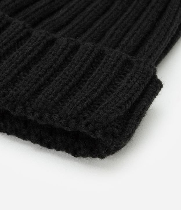 Gorro Básico en Punto con Pompón 4