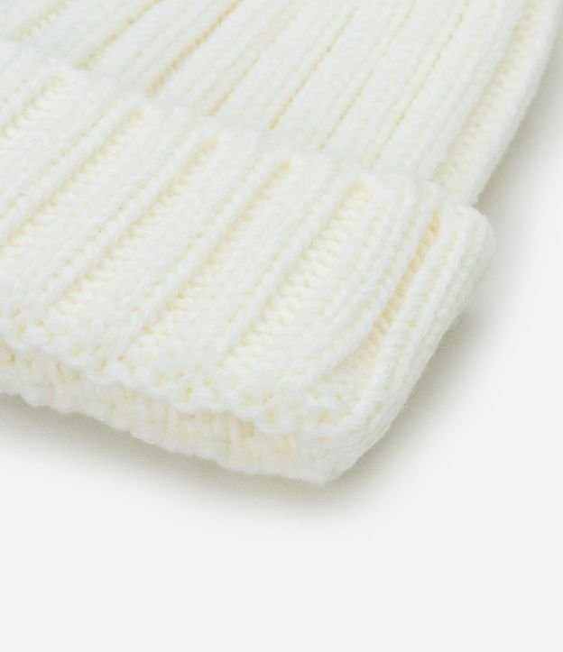 Gorro Básico en Punto con Pompón 3