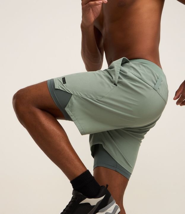 Bermuda Deportiva con Short de Compresión