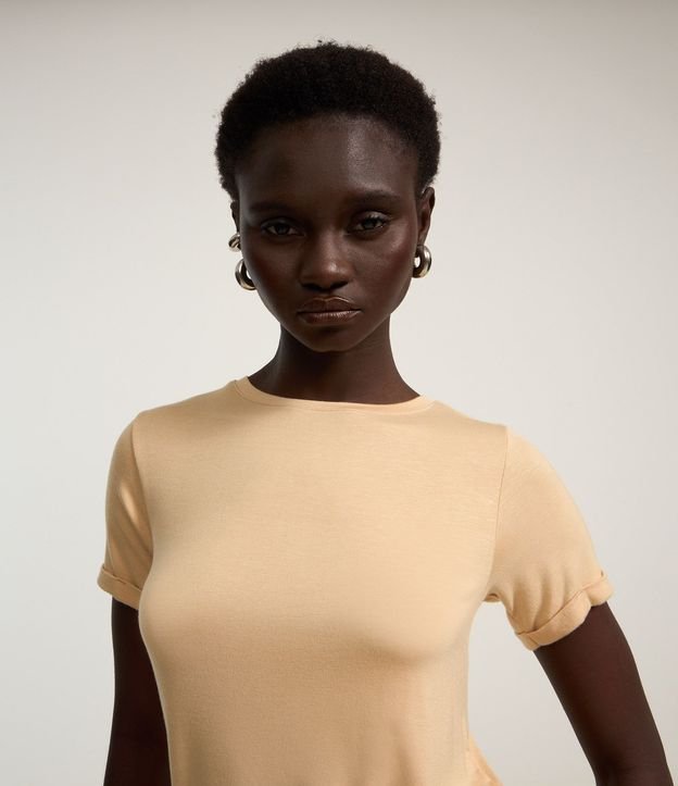 Blusa Básica en Viscosa con Manga Dobrada