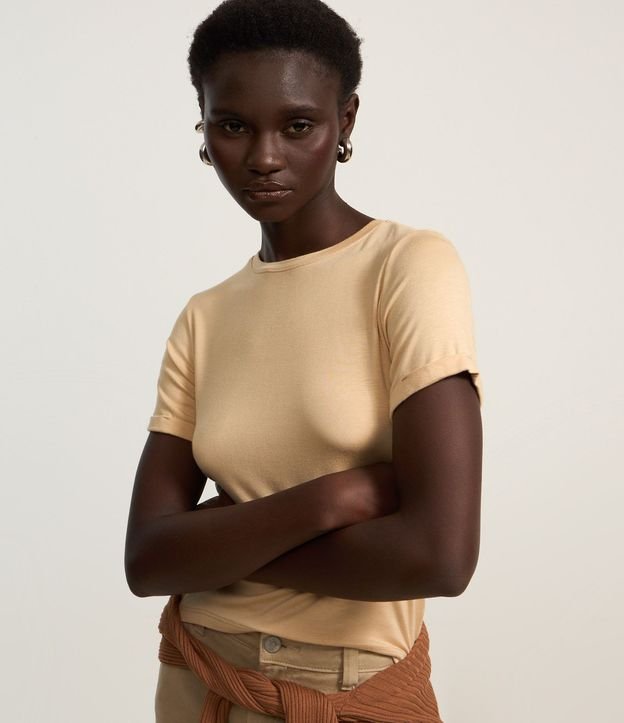 Blusa Básica en Viscosa con Manga Dobrada 4