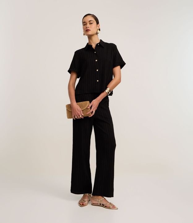Camisa Texturizada en Viscosa con Botones Diferenciados 2