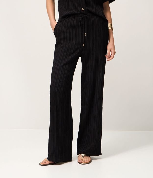 Pantalón Recto Fluida en Chiffon Texturizado 3