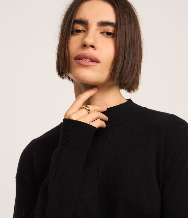 Suéter en Punto con Cuello Alto y Costura Delantera 6