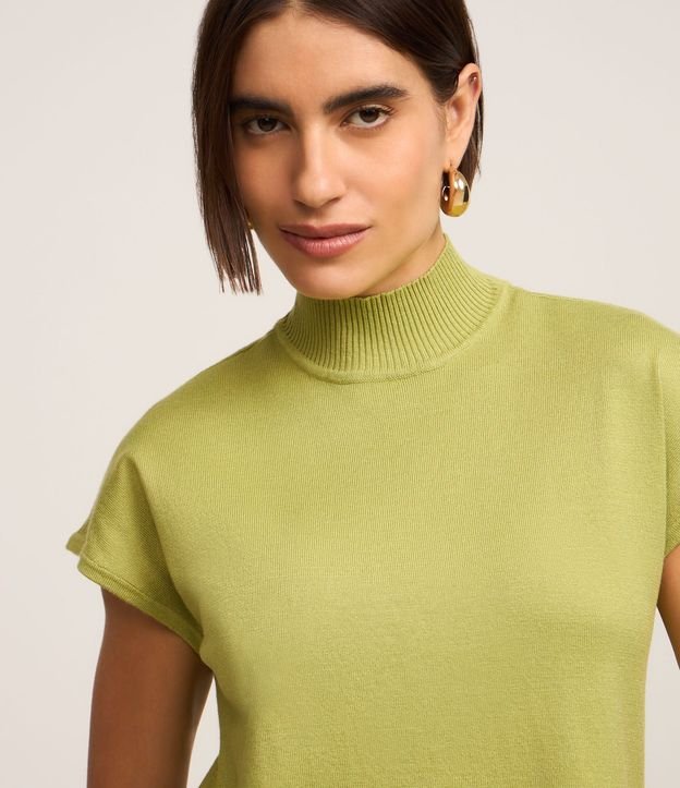 Blusa en Punto con Cuello Alto