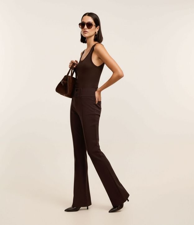 Pantalón Flare Básica en Punto Roma con Botones y Cintura Ancha 7