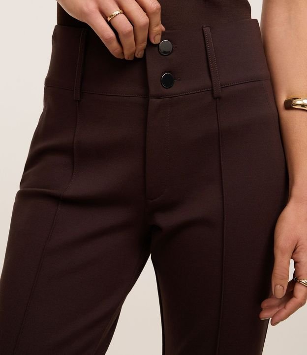 Pantalón Flare Básica en Punto Roma con Botones y Cintura Ancha 5