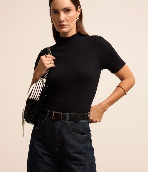Blusa Regular en Rib con Cuello Alto