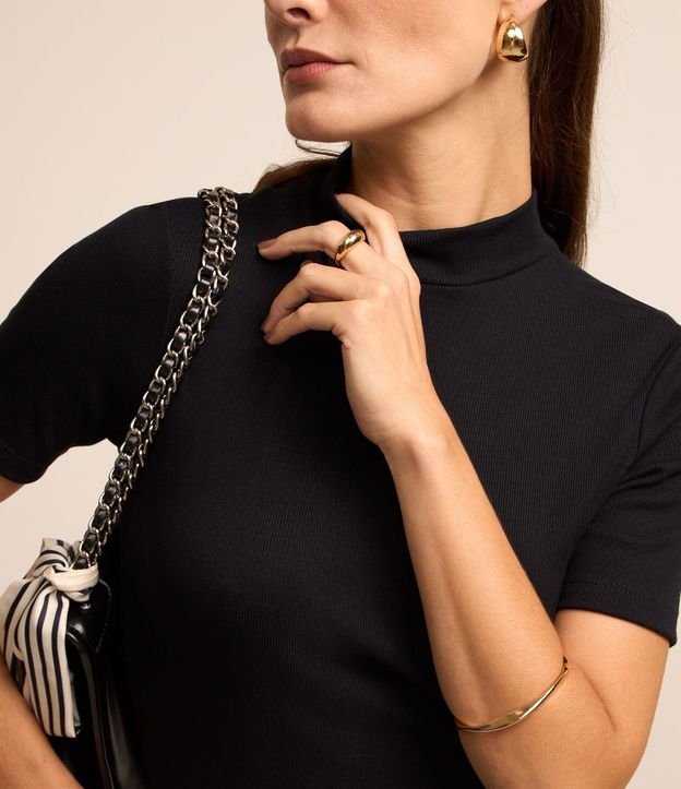 Blusa Regular en Rib con Cuello Alto 4