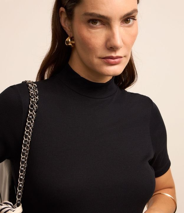 Blusa Regular en Rib con Cuello Alto 5