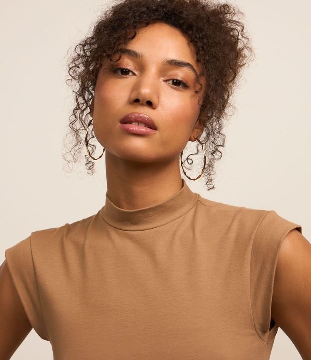 Blusa sin Manga en Algodón y Elastano con Cuello Alto 3