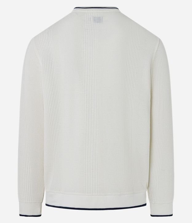 Remera Regular con Textura Vertical y Cuello Contrastante 9