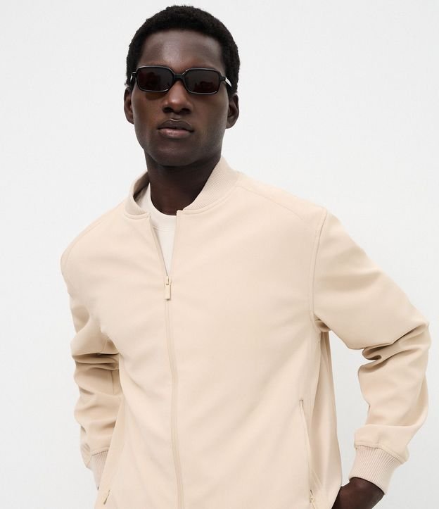 Campera con Tecnologia Repelente al Agua 3