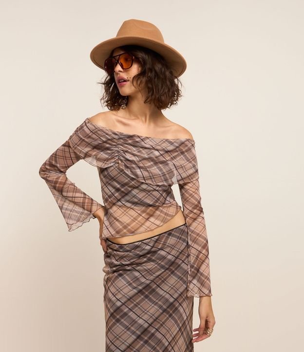 Blusa en Tule de Cuadros con Canesú Fruncida y Escote Hombro a Hombro