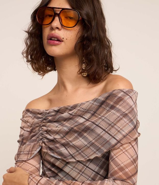 Blusa en Tule de Cuadros con Canesú Fruncida y Escote Hombro a Hombro 3