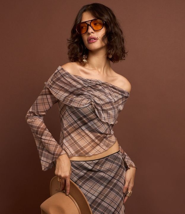 Blusa en Tule de Cuadros con Canesú Fruncida y Escote Hombro a Hombro 4