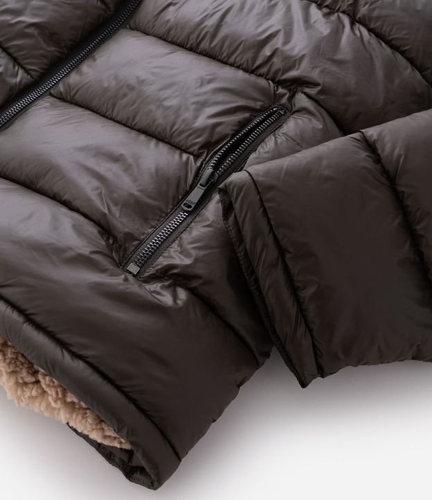 Campera Puffer en Poliamida con Gajos y Forro de Sherpa 11