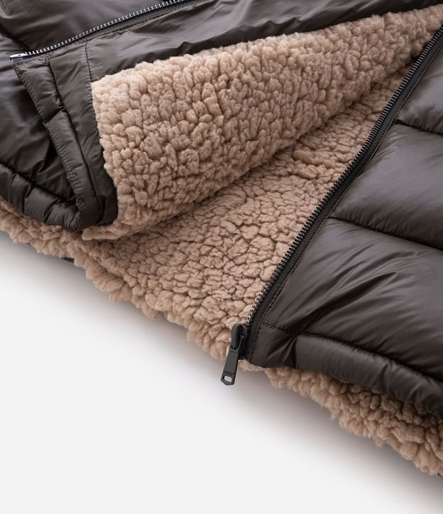 Campera Puffer en Poliamida con Gajos y Forro de Sherpa 12