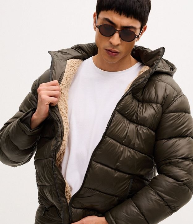 Campera Puffer en Poliamida con Gajos y Forro de Sherpa
