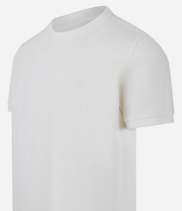 Remera Regular con Cuello Redondo y Textura Vertical 5