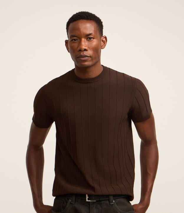 Remera Slim en Viscosa con Textura de Rayas y Manga Corta 1