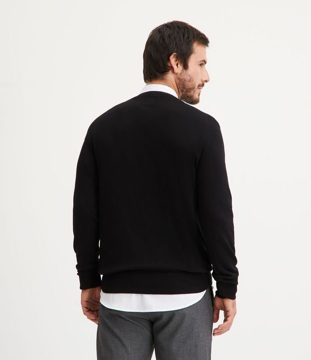 Suéter Básico en Viscosa con Cuello V 3