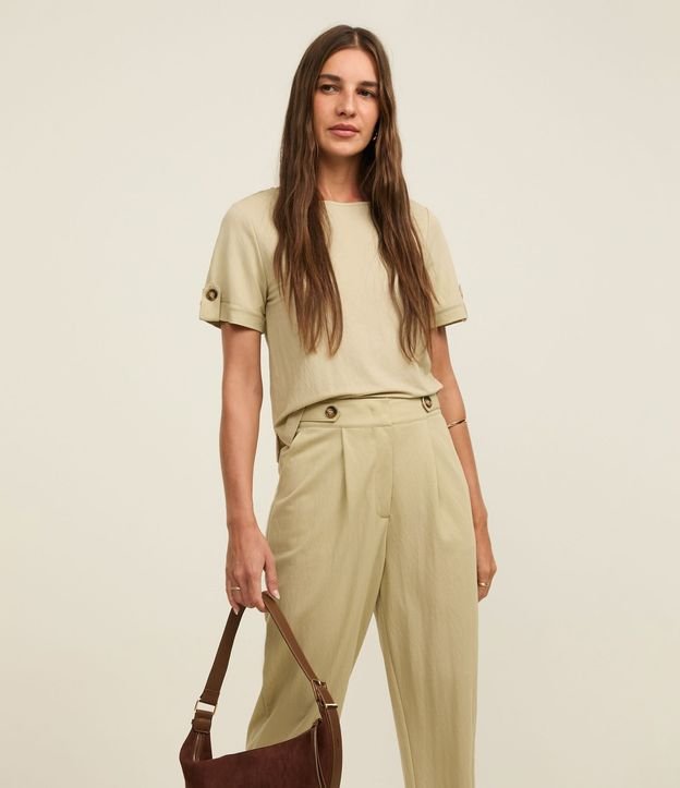 Pantalón Carrot Cintura Alta en Piquet con Cintas y Pliegues 2