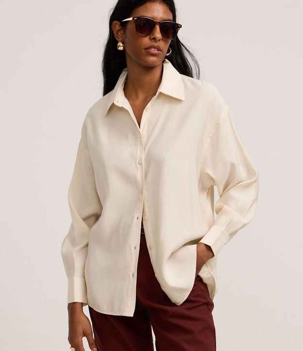 Camisa Amplia en Cupro con Abotonado