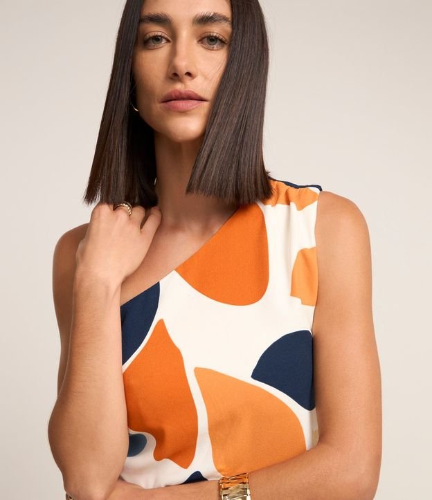 Blusa Hombro Único con Bajo Asimétrica y Estampa Abstracta 3
