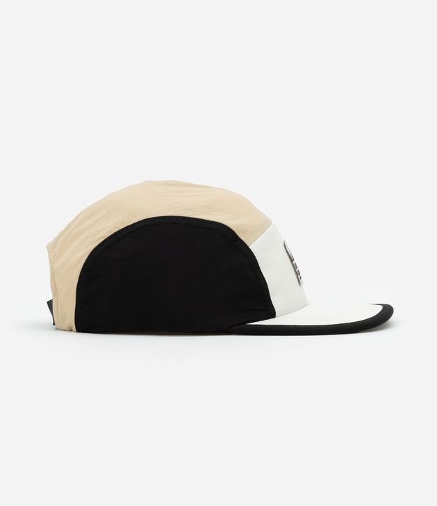 Gorra 5 Panel en Microfibra con Recortes y Bordado Delantero 3