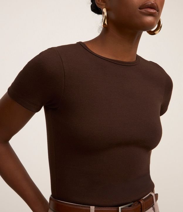Blusa Básica Ajustada en Rib con Cuello Redondo