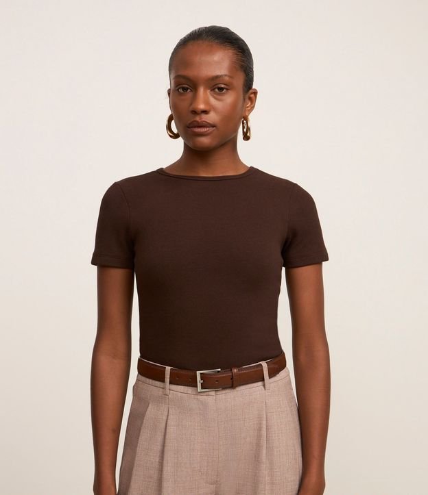Blusa Básica Ajustada en Rib con Cuello Redondo 3