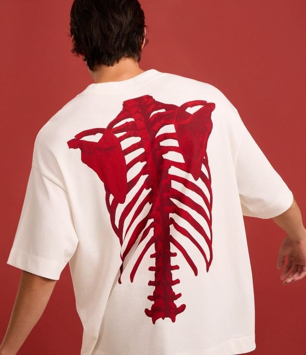 Remera Overboxy en Malla con Estampa de Esqueleto