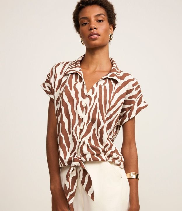 Blusa en Viscosa con Botones y Estampa Follaje