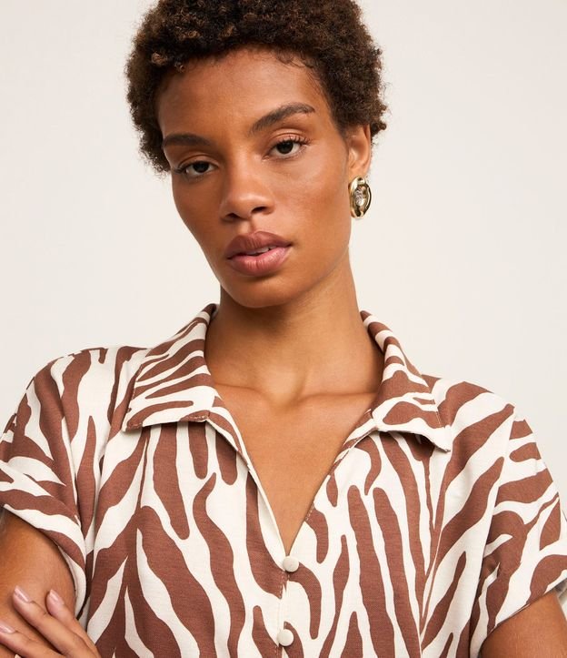 Blusa en Viscosa con Botones y Estampa Follaje 4