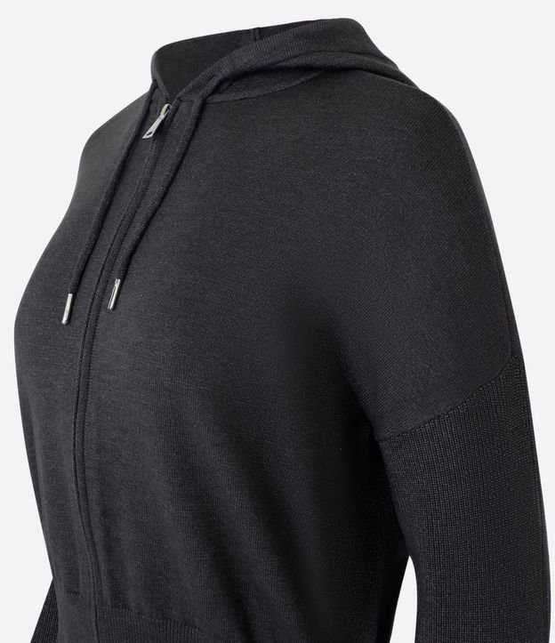 Campera corta en Punto con Capucha 6