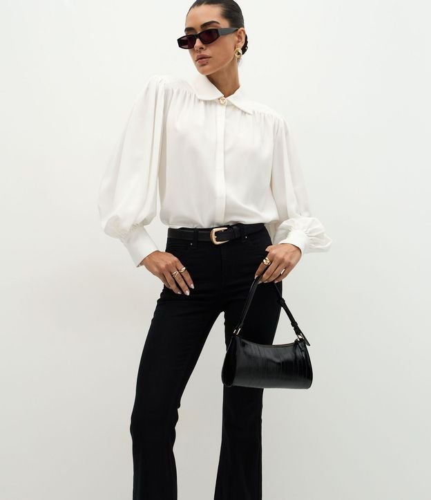 Pantalón Flare en Sarga con Tiro Alto 2