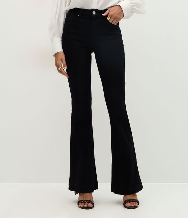 Pantalón Flare en Sarga con Tiro Alto 3