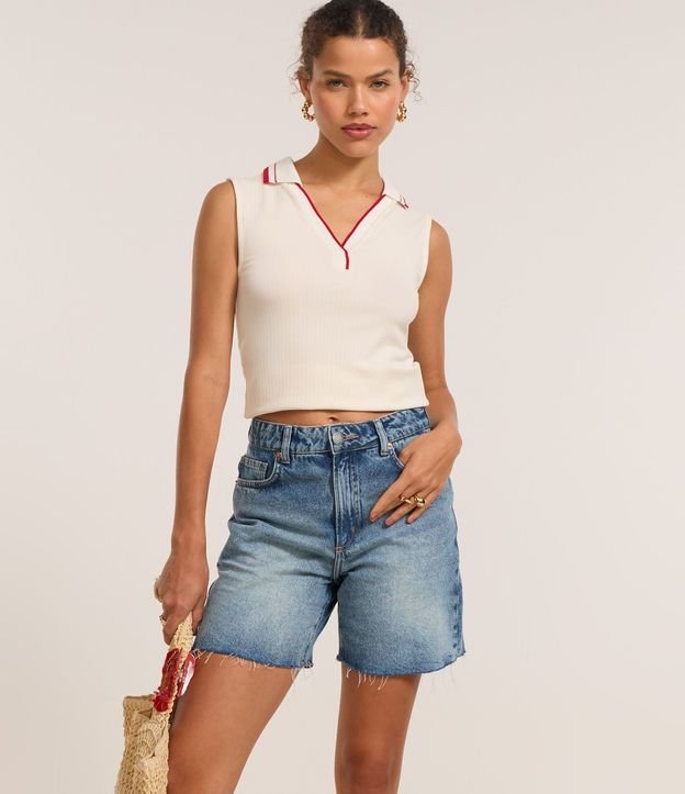 Bermuda en Jeans con Lavado y Terminación Deshilachada 2