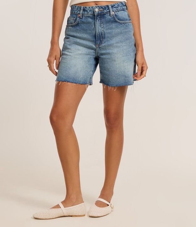 Bermuda en Jeans con Lavado y Terminación Deshilachada 3
